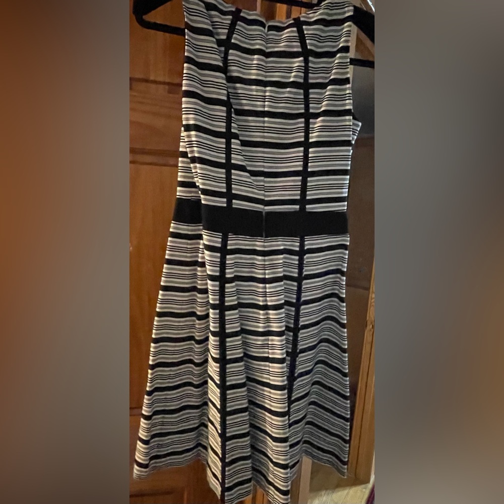 Blank and white striped sleeveless midi dress